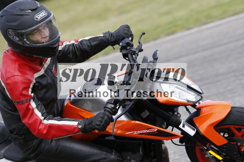 Archiv-2025/09 22.04.2025 Cornu Master School ADR/rot-rouge/17